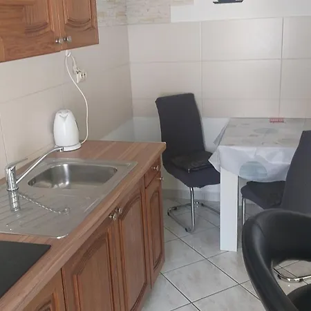 Jan 5 Apartment *
