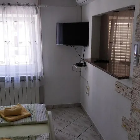 Jan 5 Apartment *